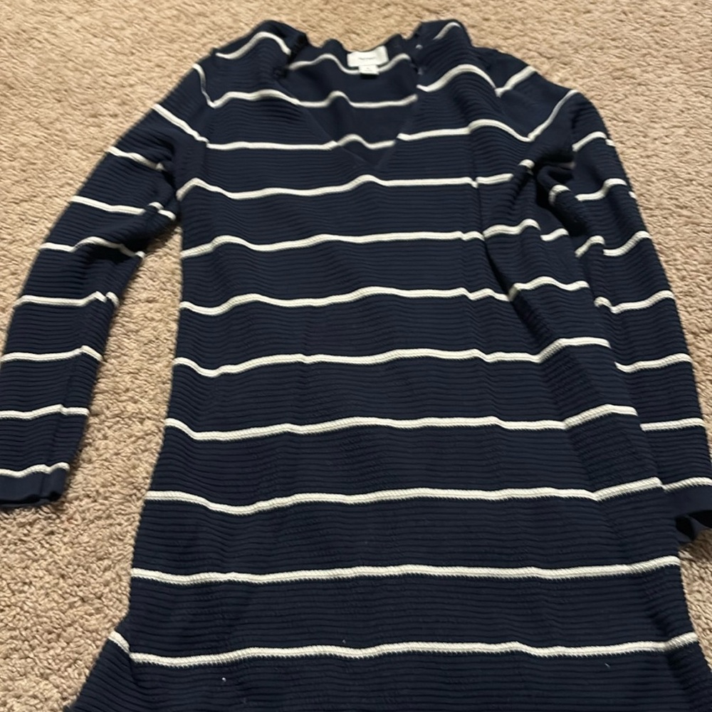 Old navy sweater size M